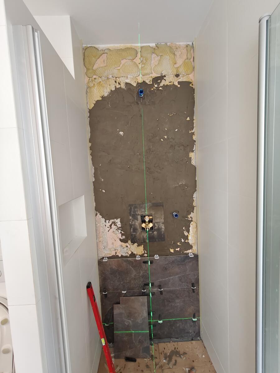 Douche voor - demontage en laser uitgezet