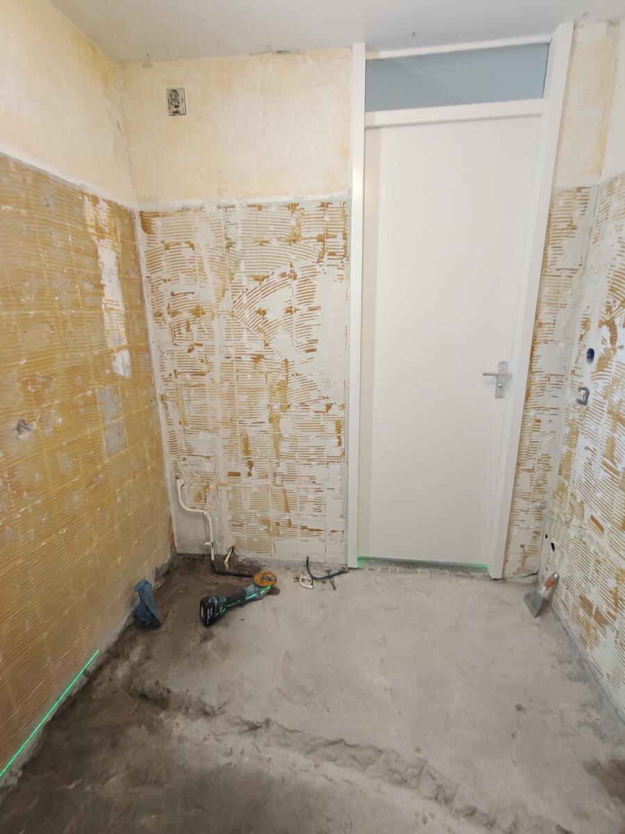 Badkamer voor renovatie - gestript
